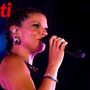 Alessandra Amoroso abbraccia Astimusica e fa cantare tutta piazza Alfieri [Galleria fotografica]