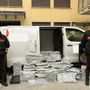I carabinieri fermano un furgone sull'A6 tra Savona e Altare: trovati 66 kg di marijuana nascosti nelle casse acustiche