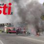 Provvidenziale intervento per un mezzo in fiamme in via Cuneo [FOTO e VIDEO]
