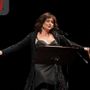 Luxuria emoziona Asti con “Stasera ve le canto”: standing ovation per il racconto di una vita senza filtri [FOTOGALLERY]