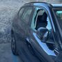 Tredici auto con i vetri infranti in via Rubattino, indagini in corso