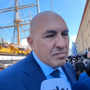 Vespucci salpa da Genova, Crosetto: "Orgoglioso dell’Italia non solo nei momenti di festa". E difende gli Alpini dalle polemiche