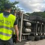 Tir si ribalta in A7 tra Busalla e Bolzaneto, morto l’autista: tratto chiuso e traffico bloccato Tir si ribalta in A7 tra Busalla e Bolzaneto, morto l’autista: tratto chiuso e traffico bloccato