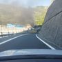 Camion in fiamme nella galleria Monte Sperone: A12 chiusa, traffico in tilt