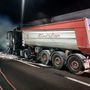 Camion in fiamme sulla A12, riaperto il tratto dopo ore di disagi: traffico ancora rallentato