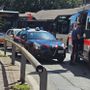 Aggressione all’autista del bus in piazza Montano, rotta una porta e sputi contro la conducente