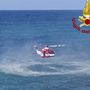 Bogliasco, ritrovato vivo dopo otto ore il giovane disperso in mare: recuperato dall’elicottero Drago Bogliasco, ritrovato vivo dopo otto ore il giovane disperso in mare: recuperato dall’elicottero Drago
