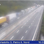 Incidente sulla A26, cinque veicoli coinvolti: autostrada bloccata in entrambe le direzioni e chilometri di coda Incidente sulla A26, cinque veicoli coinvolti: autostrada bloccata in entrambe le direzioni e chilometri di coda