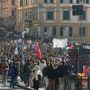 Diecimila in corteo a Genova, la manifestazione arrivata in piazza De Ferrari: "Da oggi blocchiamo tutto"