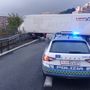 Camion si incastra in autostrada, il tratto tra Arenzano e Genova completamente bloccato