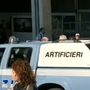 Allarme bomba in via Ceccardi, valigetta sospetta davanti alla banca