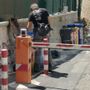 Morte della 58enne in via Hope a Sanremo, nuovi sopralluoghi dei Carabinieri e cassonetti passati al setaccio (Foto e Video) Morte della 58enne in via Hope a Sanremo, nuovi sopralluoghi dei Carabinieri e cassonetti passati al setaccio (Foto e Video)