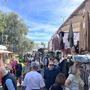 Sanremo, il lungomare si riempie di turisti per la Fiera di San Romolo: bancarelle e visitatori nel cuore della città (Foto)
