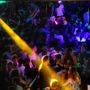 Fuochi artificiali alle 3 di notte e musica fino all’alba, a Sanremo esplode il dibattito sulla movida dell’estate 2026 Fuochi artificiali alle 3 di notte e musica fino all’alba, a Sanremo esplode il dibattito sulla movida dell’estate 2026