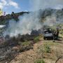 Sanremo, vegetazione in fiamme: vigili del fuoco ed elicottero di Eli-Liguria in azione (Foto e video)