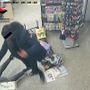 Non gli riesce la rapina in tabaccheria e colpisce in un supermercato: 22enne condannato a 3 anni e 4 mesi  (VIDEO)