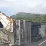 Incidente sull'A10 a Celle, un camion si ribalta e perde il gasolio: traffico in tilt (FOTO)