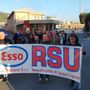 Licenziamenti Esso di Vado, fumata grigia dopo l'incontro con l'azienda: "Il numero dei lavoratori ricollocabili rispetto alla procedura non è sufficiente a risolvere le problematiche" Licenziamenti Esso di Vado, fumata grigia dopo l'incontro con l'azienda: "Il numero dei lavoratori ricollocabili rispetto alla procedura non è sufficiente a risolvere le problematiche"