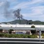 Blackout elettrico all’Italiana Coke, fumo nero dalle ciminiere: Lambertini: "Non è più tollerabile" Blackout elettrico all’Italiana Coke, fumo nero dalle ciminiere: Lambertini: "Non è più tollerabile"