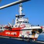 La nave Open Arms attracca a Savona: a bordo 85 persone salvate nel Mediterraneo (FOTO)
