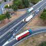 Incidente in A10 ad Albisola: camion e auto coinvolti nei pressi di un cantiere, due feriti, uno in codice rosso