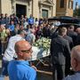 I palloncini in cielo e le note di "Ovunque sarai" per l'ultimo abbraccio di Saronno ad Alessio Colletti
