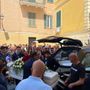 L'ultimo saluto a Sofia Barberi: a Ceriale chiesa gremita e grande commozione (FOTO)