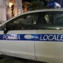 Finale, 18enne pestato con un tira pugni, scatta l'inseguimento della polizia locale: fermati i responsabili