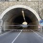 Finale, segnali di smottamento vicino alla galleria di Capo San Donato: traffico chiuso in entrambi i sensi