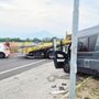 Scontro tra auto e camper sulla Statale 231, strada bloccata a Centallo