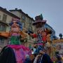 Carnevale di Saluzzo: contro nuvole e pioggia si impone lo spettacolo della sfilata [FOTOGALLERY]