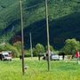 Incidente a Demonte sulla Statale 21: auto finisce fuori strada e si ribalta