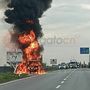 A fuoco un mezzo pesante carico di galline sulla provinciale 662 tra Roreto e Marene A fuoco un mezzo pesante carico di galline sulla provinciale 662 tra Roreto e Marene
