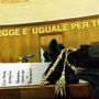 "Il bambino fa troppo rumore", vicini da incubo finiscono a processo tra insulti, lancio di sassi e bottiglie in testa "Il bambino fa troppo rumore", vicini da incubo finiscono a processo tra insulti, lancio di sassi e bottiglie in testa