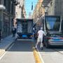 Auto, camioncini, addirittura scooter: vita dura per le ciclabili (e i ciclisti) torinesi [FOTO]