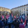 Anche Torino scende in piazza per lo sciopero generale: via al corteo