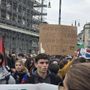 Studenti in piazza contro Meloni: &quot;Blocchiamo il governo del genocidio e del fossile&quot;