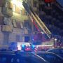 Brucia un palazzo di 5 piani in via Leini: edificio evacuato e due persone ferite per le ustioni