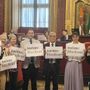 "torino: black out": minoranza all'attacco in Sala Rossa. Dal centro a Mirafiori manca di nuovo la luce "torino: black out": minoranza all'attacco in Sala Rossa. Dal centro a Mirafiori manca di nuovo la luce