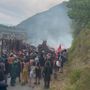 Guerriglia al cantiere Tav e camionette in fiamme: bufera politica sull'Alta Felicità Guerriglia al cantiere Tav e camionette in fiamme: bufera politica sull'Alta Felicità