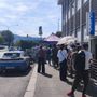 In fila sotto il sole cocente per i permessi di soggiorno: si riaccende la questione via Botticelli In fila sotto il sole cocente per i permessi di soggiorno: si riaccende la questione via Botticelli