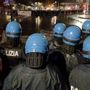 Dopo i disordini arriva il Daspo urbano per 9 persone (e tre avvisi orali), soprattutto minorenni. E domani si torna in piazza Dopo i disordini arriva il Daspo urbano per 9 persone (e tre avvisi orali), soprattutto minorenni. E domani si torna in piazza