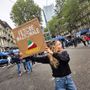 "Nessun generale per nessuna guerra": Vannacci accolto dalle proteste a Torino