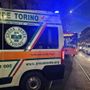 Scontro tra un'auto e un bus nella notte in via Madama Cristina
