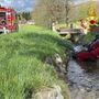 Auto si ribalta e finisce nel torrente: paura lungo la statale della Valganna