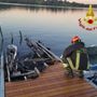 Incendio di un pontile a Travedona, vigili del fuoco in azione