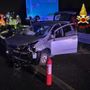 FOTO. Va a sbattere con l'auto contro le barriere di cemento dello svincolo di Gallarate dell'autostrada. Ferita una donna, in volo l'elisoccorso. Traffico bloccato