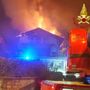 FOTO. Notte di fuoco a Ranco: abitazione in fiamme, due intossicati
