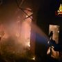 FOTO. Notte di fuoco a Cocquio Trevisago: cascinale in fiamme FOTO. Notte di fuoco a Cocquio Trevisago: cascinale in fiamme