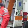 Scavalca la cancellata di casa ma si infilza su un paletto, grave un 50enne a Vedano Olona